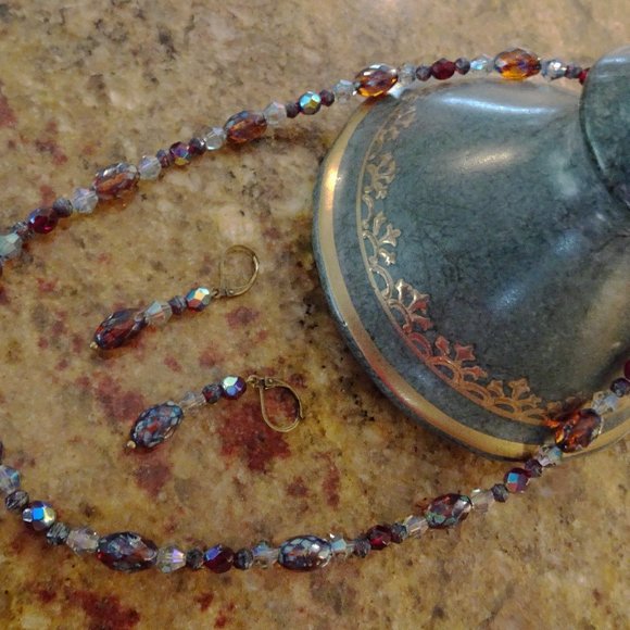 Handcrafted artisanal necklace & earring ensemble in amber & crystal - Picture 5 of 7